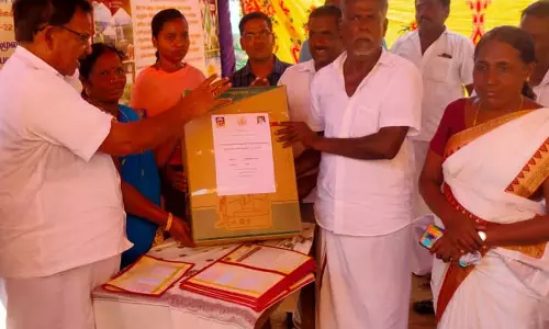 விவசாயிகளுக்கு வேளாண் இடுபொருட்கள்