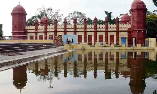 ஈரோடு வ.உ.சி. பூங்காவில் 104 ஆண்டுகளாக இயங்கும் கோட்டை வடிவ நீர்த்தேக்கம்