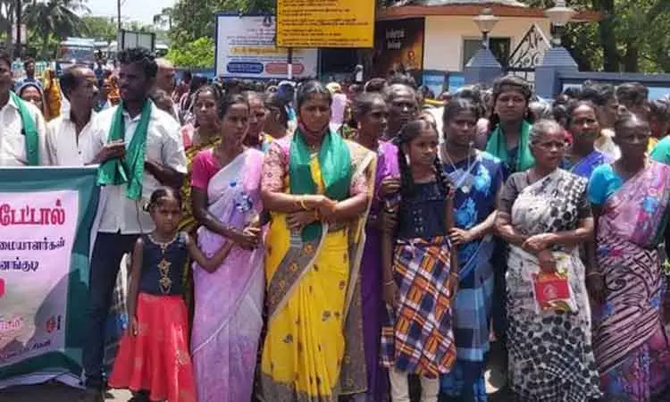 ஏக்கருக்கு ரூ.50 லட்சம் வழங்க வேண்டும் ஏக்கருக்கு ரூ.50 லட்சம் வழங்க வேண்டும்