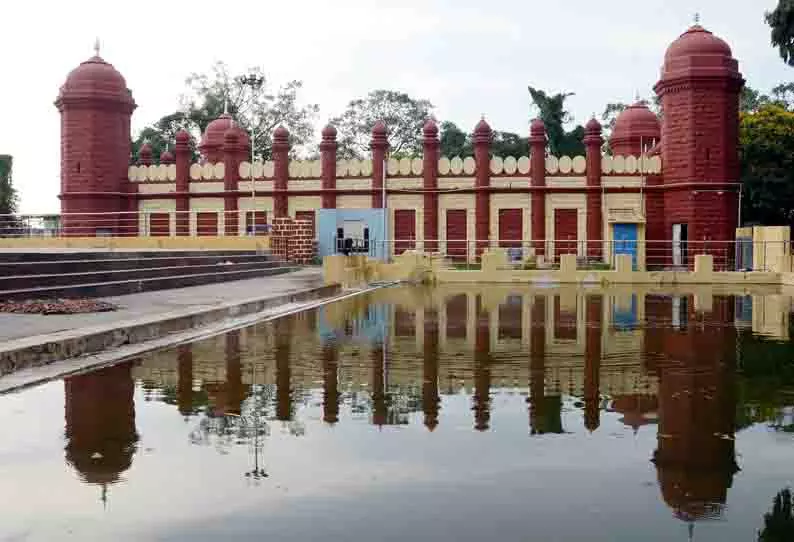 ஈரோடு வ.உ.சி. பூங்காவில் 104 ஆண்டுகளாக இயங்கும் கோட்டை வடிவ நீர்த்தேக்கம் ஈரோடு வ.உ.சி. பூங்காவில் 104 ஆண்டுகளாக இயங்கும் கோட்டை வடிவ நீர்த்தேக்கம்