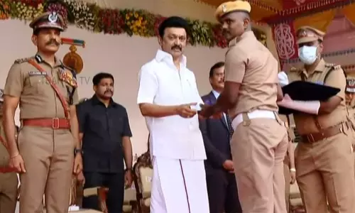 319 காவல்துறையினருக்கு பதக்கம்: முதல்-அமைச்சர் மு.க.ஸ்டாலின் வழங்கினார் 319 காவல்துறையினருக்கு பதக்கம்: முதல்-அமைச்சர் மு.க.ஸ்டாலின் வழங்கினார்