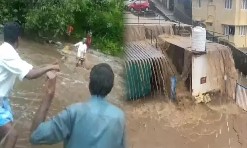 கொடைக்கானல் பகுதியில் பலத்த இடியுடன் கூடிய கனமழை; கயிற்றைக் கட்டி ஆற்றைக் கடந்த விவசாயிகள்..! கொடைக்கானல் பகுதியில் பலத்த இடியுடன் கூடிய கனமழை; கயிற்றைக் கட்டி ஆற்றைக் கடந்த விவசாயிகள்..!
