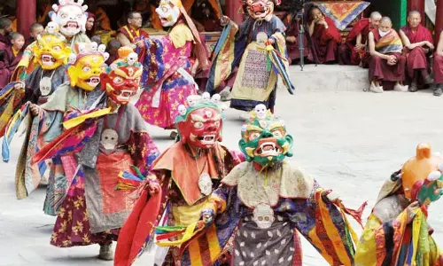 கலாசாரத்தை பறைசாற்றும் கலை திருவிழாக்கள் கலாசாரத்தை பறைசாற்றும் கலை திருவிழாக்கள்