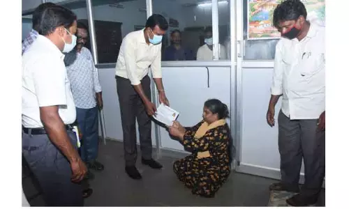 ஜமாபந்தி நிகழ்ச்சியில் 25 மனுக்களுக்கு கலெக்டர் உடனடி தீர்வு ஜமாபந்தி நிகழ்ச்சியில் 25 மனுக்களுக்கு கலெக்டர் உடனடி தீர்வு