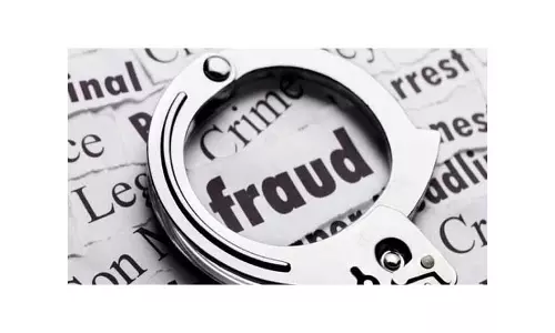 பி.யூ.சி. முதலாமாண்டு சேர்க்கையில் கட்டண சலுகை வழங்குவதாக கூறி எஸ்.எஸ்.எல்.சி.யில் முழுமதிப்பெண் பெற்ற மாணவியிடம் ரூ.50 ஆயிரம் மோசடி