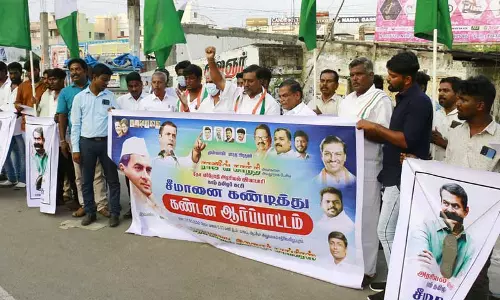 இளைஞர் காங்கிரசார் ஆர்ப்பாட்டம் இளைஞர் காங்கிரசார் ஆர்ப்பாட்டம்