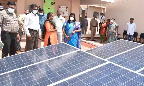 நாமக்கல் கலெக்டர் அலுவலகத்தில் 50 கிலோ வாட் சூரிய மின்சக்தி உற்பத்தி நிலையம்-கலெக்டர் ஸ்ரேயாசிங் திறந்து வைத்தார் நாமக்கல் கலெக்டர் அலுவலகத்தில் 50 கிலோ வாட் சூரிய மின்சக்தி உற்பத்தி நிலையம்-கலெக்டர் ஸ்ரேயாசிங் திறந்து வைத்தார்