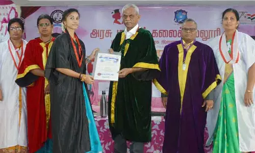 அரசு மகளிர் கல்லூரியில் பட்டமளிப்பு விழா அரசு மகளிர் கல்லூரியில் பட்டமளிப்பு விழா