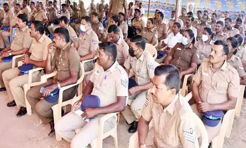 ஈரோடு மாவட்டத்தில் பொது கலந்தாய்வு மூலம் 320 போலீசாருக்கு பணியிட மாறுதல்; போலீஸ் சூப்பிரண்டு சசிமோகன் முன்னிலையில் நடந்தது ஈரோடு மாவட்டத்தில் பொது கலந்தாய்வு மூலம் 320 போலீசாருக்கு பணியிட மாறுதல்; போலீஸ் சூப்பிரண்டு சசிமோகன் முன்னிலையில் நடந்தது