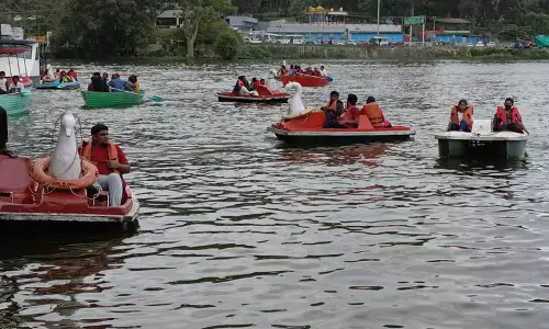 கோடை விழா 3-வது நாள்: ஏற்காட்டில் குவிந்த சுற்றுலா பயணிகள்-செல்லப்பிராணிகள் கண்காட்சி இன்று நடக்கிறது