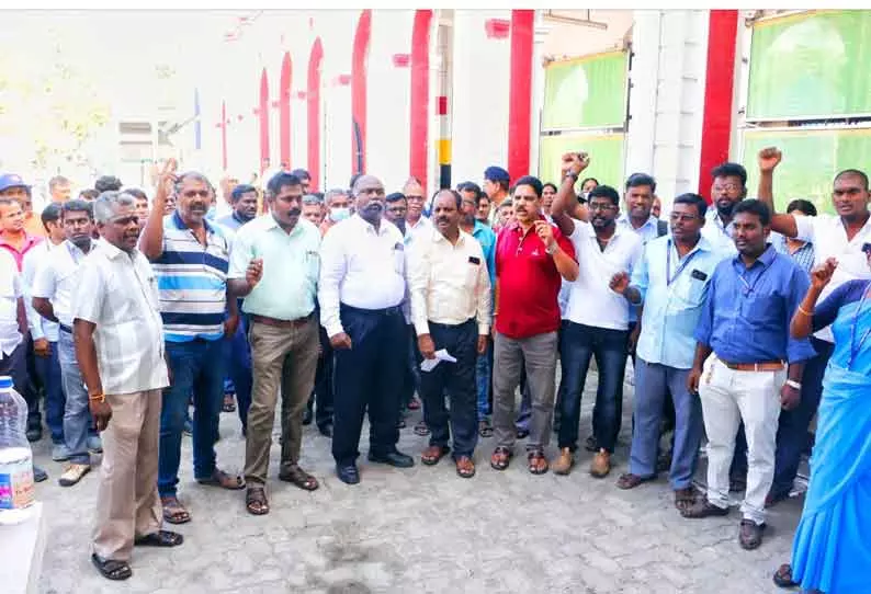 ரெயில்வே ஊழியர் சங்கத்தினர் ஆர்ப்பாட்டம் ரெயில்வே ஊழியர் சங்கத்தினர் ஆர்ப்பாட்டம்