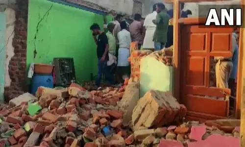 சமையல் எரிவாயு சிலிண்டர் வெடித்ததில் வீட்டின் சுவர் இடிந்து விபத்து; ஒரே குடும்பத்தை சேர்ந்த 4 பேர் பரிதாபமாக பலி!