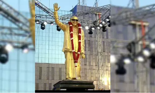 இந்தி திணிப்பை எதிர்ப்போம் கருணாநிதி சிலையில் 5 வாசகங்கள்..!