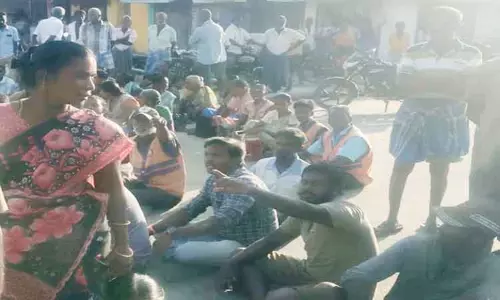 தூய்மை பணியாளர்கள் சாலை மறியல் தூய்மை பணியாளர்கள் சாலை மறியல்