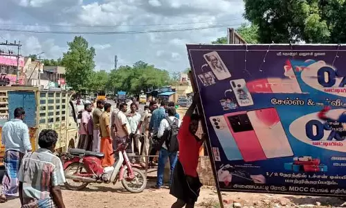 நிலக்கோட்டையில் போக்குவரத்துக்கு இடையூறாக இருந்த பேனர்கள் அகற்றம்