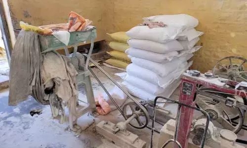 ரேஷன் அரிசியை மாவாக்கி கடத்தல்