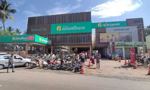 ஓட்டல்களில் வருமானவரி அதிகாரிகள் திடீர் சோதனை