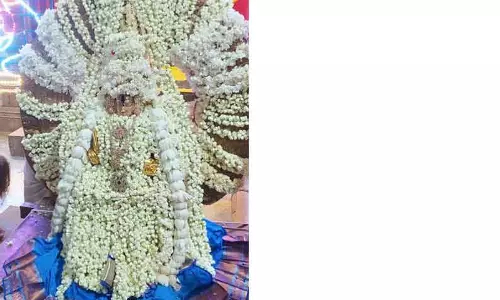 சமயபுரம் மாரியம்மனுக்கு மகா அபிஷேகம் சமயபுரம் மாரியம்மனுக்கு மகா அபிஷேகம்