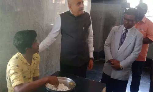 கோலார் அரசு ஆஸ்பத்திரியில் நீதிபதிகள் குழு திடீர் ஆய்வு கோலார் அரசு ஆஸ்பத்திரியில் நீதிபதிகள் குழு திடீர் ஆய்வு