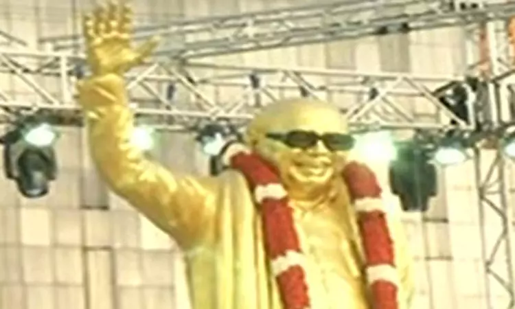 சென்னை ஓமந்தூரார் தோட்ட வளாகத்தில் முன்னாள் முதல்... ... கருணாநிதி சிலையை திறந்து வைத்தார் துணை ஜனாதிபதி வெங்கையா நாயுடு