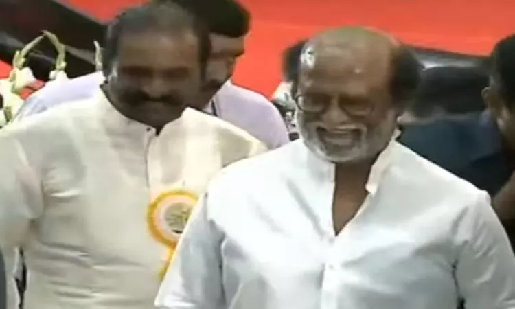 சென்னையில் முன்னாள் முதல் அமைச்சர் கருணாநிதி சிலை... ... கருணாநிதி சிலையை திறந்து வைத்தார் துணை ஜனாதிபதி வெங்கையா நாயுடு