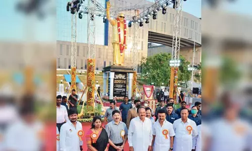 கோடிக்கணக்கான தமிழ் மக்களின் நெஞ்சங்களில் என்றைக்கும் கலைஞர் வாழ்ந்து கொண்டு இருப்பார் - முதல்-அமைச்சர் மு.க.ஸ்டாலின் புகழாரம் கோடிக்கணக்கான தமிழ் மக்களின் நெஞ்சங்களில் என்றைக்கும் கலைஞர் வாழ்ந்து கொண்டு இருப்பார் - முதல்-அமைச்சர் மு.க.ஸ்டாலின் புகழாரம்
