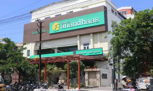 ஓட்டல்களில் வருமானவரி அதிகாரிகள்  2வது நாளாக சோதனை