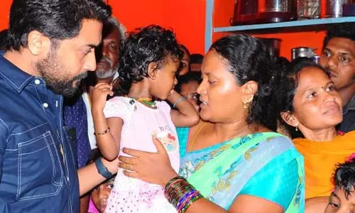 நாமக்கல்லில் ரசிகர் மன்ற நிர்வாகி விபத்தில் பலி: குடும்பத்தினருக்கு நடிகர் சூர்யா நேரில் ஆறுதல் நாமக்கல்லில் ரசிகர் மன்ற நிர்வாகி விபத்தில் பலி: குடும்பத்தினருக்கு நடிகர் சூர்யா நேரில் ஆறுதல்