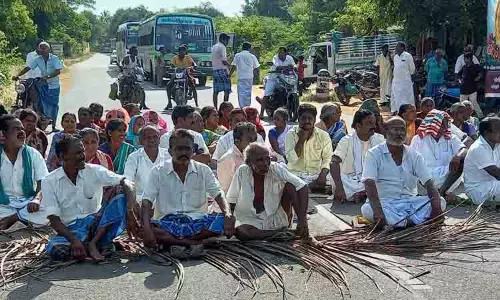 பொதுமக்கள் சாலை மறியல்; போக்குவரத்து பாதிப்பு பொதுமக்கள் சாலை மறியல்; போக்குவரத்து பாதிப்பு