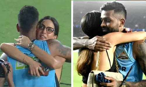 ஹர்திக் பாண்டியாவை கட்டிப் பிடித்து மனைவி நடாஷா ஆனந்தக்கண்ணீர்- வைரல் வீடியோ ஹர்திக் பாண்டியாவை கட்டிப் பிடித்து மனைவி நடாஷா ஆனந்தக்கண்ணீர்- வைரல் வீடியோ