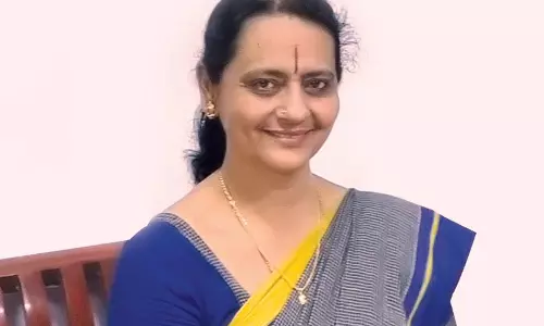 கலையை போற்றும் பெண் கலையை போற்றும் பெண்