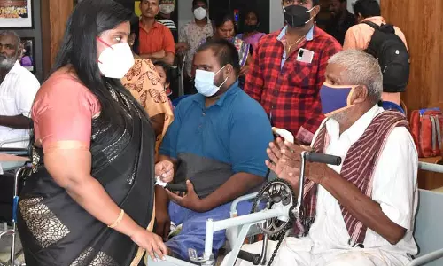 நாமக்கல் குறைதீர்க்கும் கூட்டத்தில்  மாற்றுத்திறனாளிகளுக்கு ரூ.89 ஆயிரத்தில் உதவி உபகரணங்கள்  கலெக்டர் ஸ்ரேயா சிங் வழங்கினார்