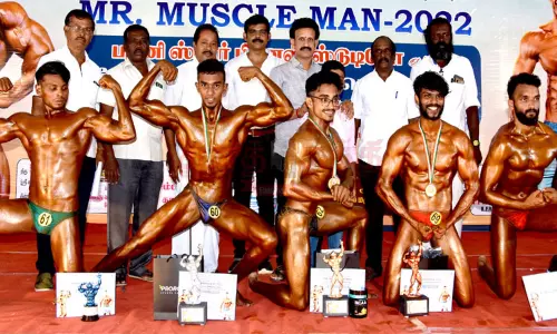 மண்டல அளவிலான ஆணழகன் போட்டி; தூத்துக்குடியை சேர்ந்தவர்கள் வெற்றி மண்டல அளவிலான ஆணழகன் போட்டி; தூத்துக்குடியை சேர்ந்தவர்கள் வெற்றி