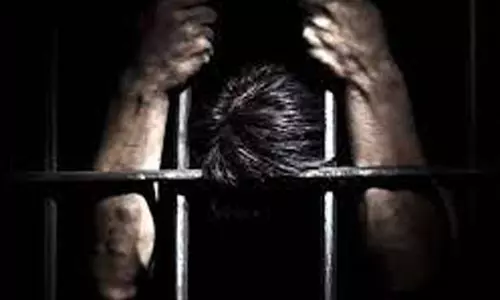 மும்பை தொடர் குண்டு வெடிப்பு வழக்கில் கைதான 4 பேர் சிறையில் அடைப்பு மும்பை தொடர் குண்டு வெடிப்பு வழக்கில் கைதான 4 பேர் சிறையில் அடைப்பு