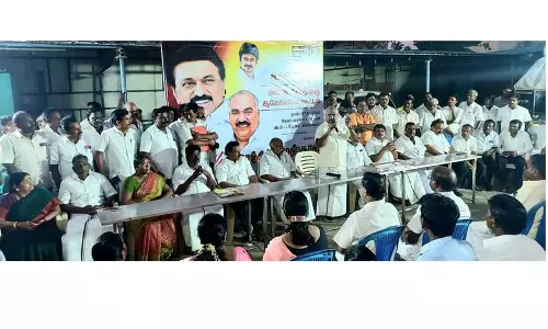 3-ந்தேதி கருணாநிதி பிறந்த நாள் விழா: ஏழைகளுக்கு நலத்திட்ட உதவிகள் வழங்கி கொண்டாட வேண்டும் தி.மு.க. கூட்டத்தில் அமைச்சர் செஞ்சி மஸ்தான் பேச்சு 3-ந்தேதி கருணாநிதி பிறந்த நாள் விழா: ஏழைகளுக்கு நலத்திட்ட உதவிகள் வழங்கி கொண்டாட வேண்டும் தி.மு.க. கூட்டத்தில் அமைச்சர் செஞ்சி மஸ்தான் பேச்சு