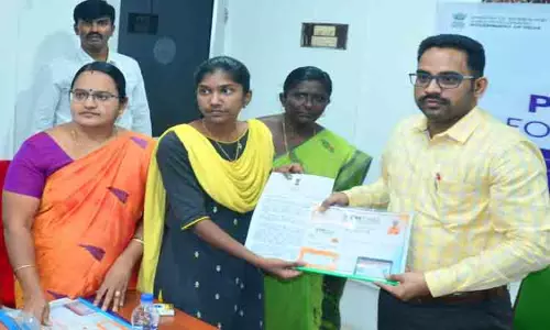 8 குழந்தைகளுக்கு தலா ரூ. 10 லட்சம் உதவி 8 குழந்தைகளுக்கு தலா ரூ. 10 லட்சம் உதவி