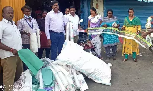 100 கிலோ பிளாஸ்டிக் பொருட்கள் பறிமுதல்