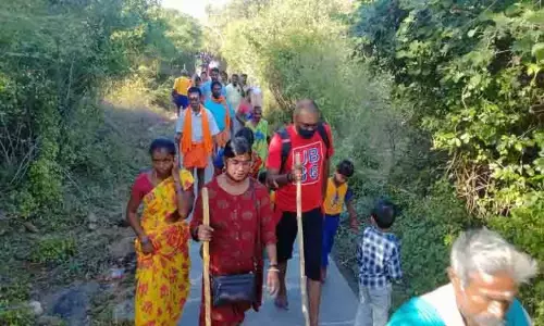 வைகாசி அமாவாசை: சதுரகிரி கோவிலில் ஆயிரக்கணக்கான பக்தர்கள் சாமி தரிசனம் வைகாசி அமாவாசை: சதுரகிரி கோவிலில் ஆயிரக்கணக்கான பக்தர்கள் சாமி தரிசனம்