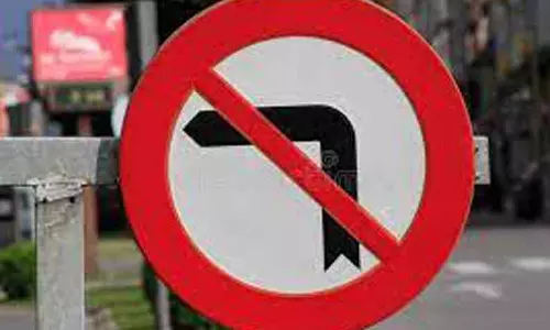 காட்பாடி ரெயில்வே மேம்பாலத்தில்  போக்குவரத்துக்கு தடை