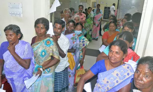 மயானத்தில் கழிவுகளை கொட்டுவதால் சுகாதார சீர்கேடு