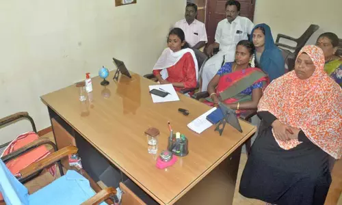 கவுன்சிலர்கள் உள்ளிருப்பு போராட்டம்