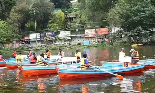 கொடைக்கானல் நட்சத்திர ஏரியில் படகு போட்டி கொடைக்கானல் நட்சத்திர ஏரியில் படகு போட்டி