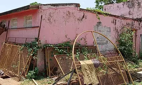 ரூ.2¼ லட்சத்தில் கட்டப்பட்டு பயன்பாட்டுக்கு வராத சுகாதார வளாகம்