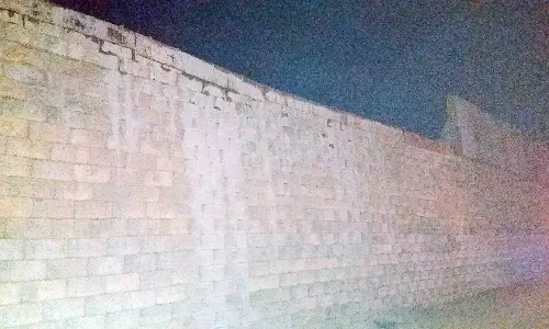 மேம்பால தடுப்புச்சுவர் சீரமைப்பு