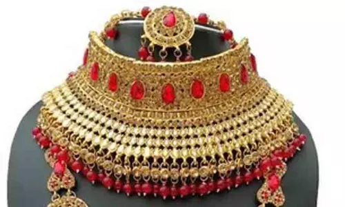 பீரோவில் இருந்த 6½ பவுன் நகைகள் மாயம்