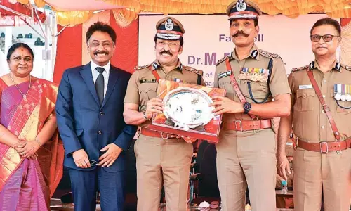 பணியில் இருந்து ஓய்வு: தாம்பரம் போலீஸ் கமிஷனர் ரவி விடைபெற்றார் பணியில் இருந்து ஓய்வு: தாம்பரம் போலீஸ் கமிஷனர் ரவி விடைபெற்றார்
