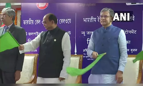 இந்தியா-வங்காளதேசம் இடையிலான மிதாலி எக்ஸ்பிரஸ் ரெயில் சேவை தொடங்கியது..! இந்தியா-வங்காளதேசம் இடையிலான மிதாலி எக்ஸ்பிரஸ் ரெயில் சேவை தொடங்கியது..!