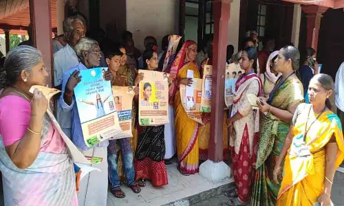 பொள்ளாச்சி சப்-கலெக்டர் அலுவலகத்தில்  சமூக பாதுகாப்பு திட்டங்கள் குறித்து விழிப்புணர்வு