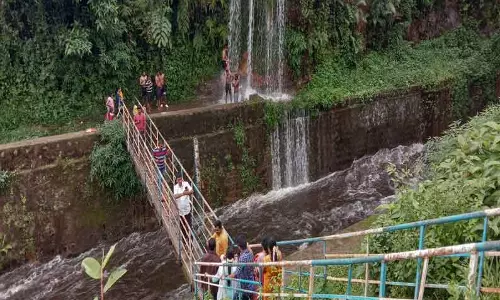 வால்பாறையில் வெள்ளமலைடனல் பாலம் உறுதி தன்மையோடு உள்ளதா?-  அதிகாரிகள் ஆய்வு செய்ய சுற்றுலா பயணிகள் கோரிக்கை