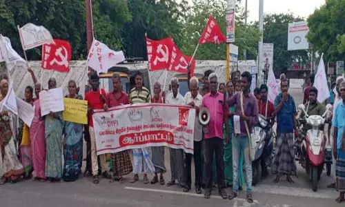 ஜனநாயக வாலிபர் சங்கத்தினர் ஆர்ப்பாட்டம்